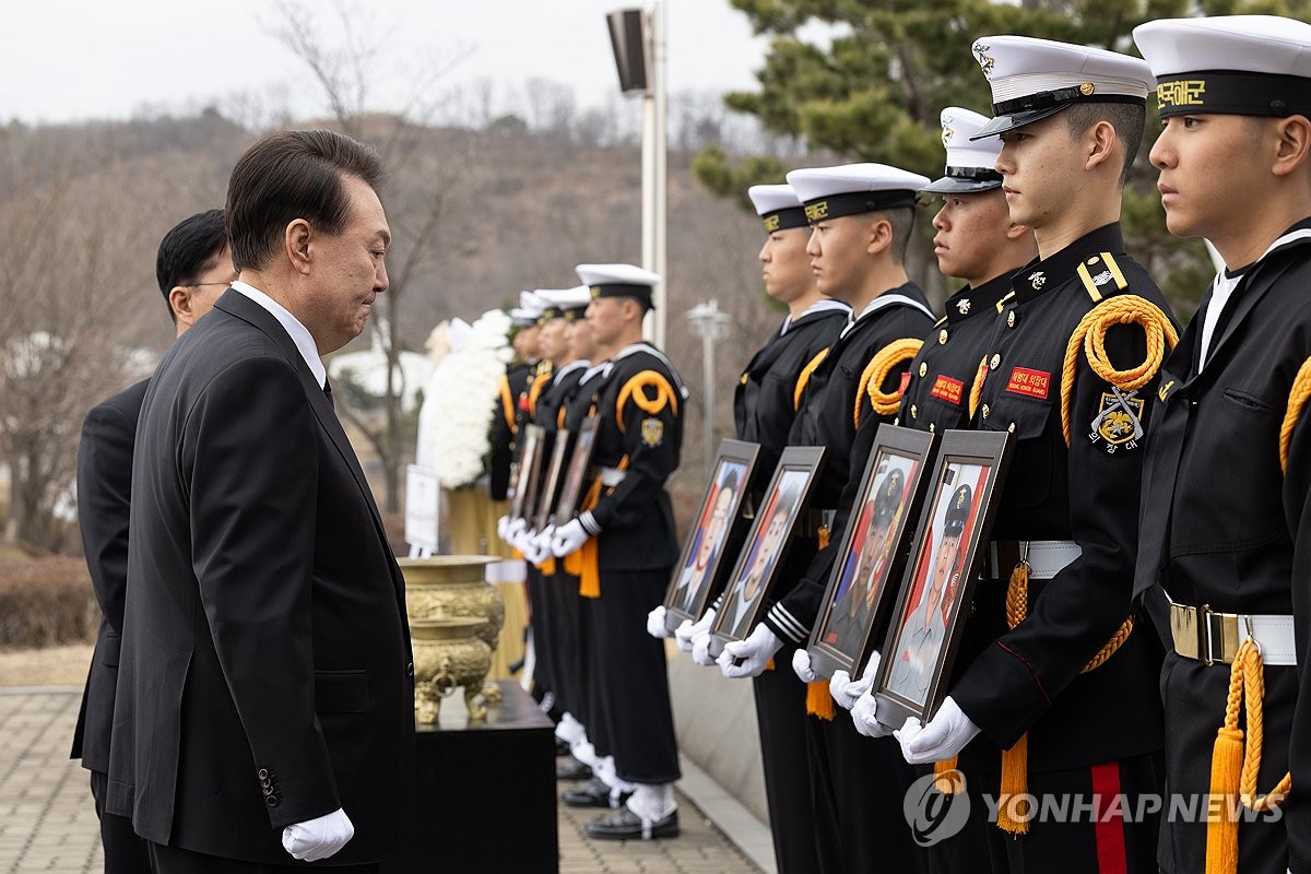 제2연평해전 전승비 찾은 윤석열 대통령