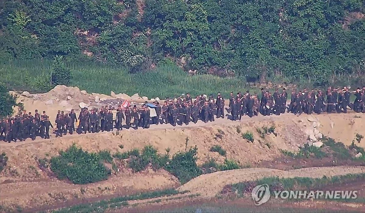 Soldats nord-coréens mobilisés pour des travaux dans la DMZ