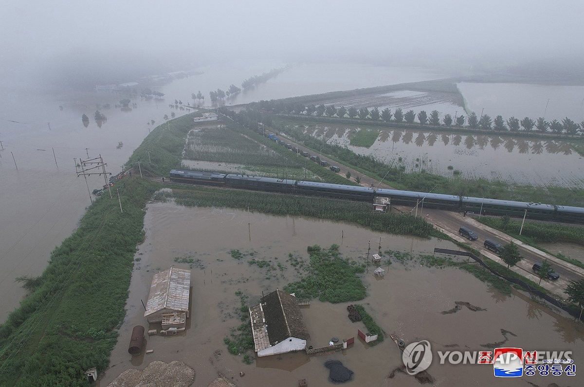 豪雨で被害を受けた新義州市＝（朝鮮中央通信＝聯合ニュース）≪転載・転用禁止≫