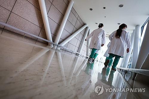 Doctors walk down a hallway at a general hospital in Seoul on July 8, 2024. (Yonhap)