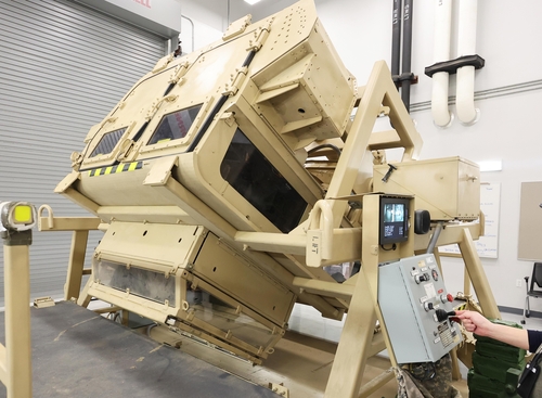 An instructor turns the Humvee egress assistance trainer to simulate rollovers during a media session at Vandal Training Center in Camp Humphreys in Pyeongtaek on April 6, 2024. (Yonhap) 