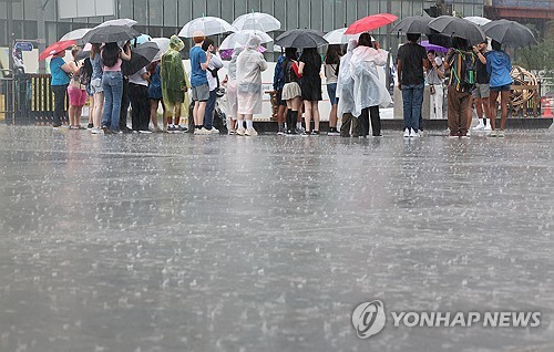 거세게 내리는 비