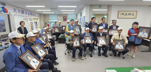 포항시 상대동, 6ㆍ25참전유공자에 장수사진 전달