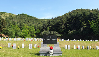 재일학도의용군 묘역(모란묘역) 전경 사진