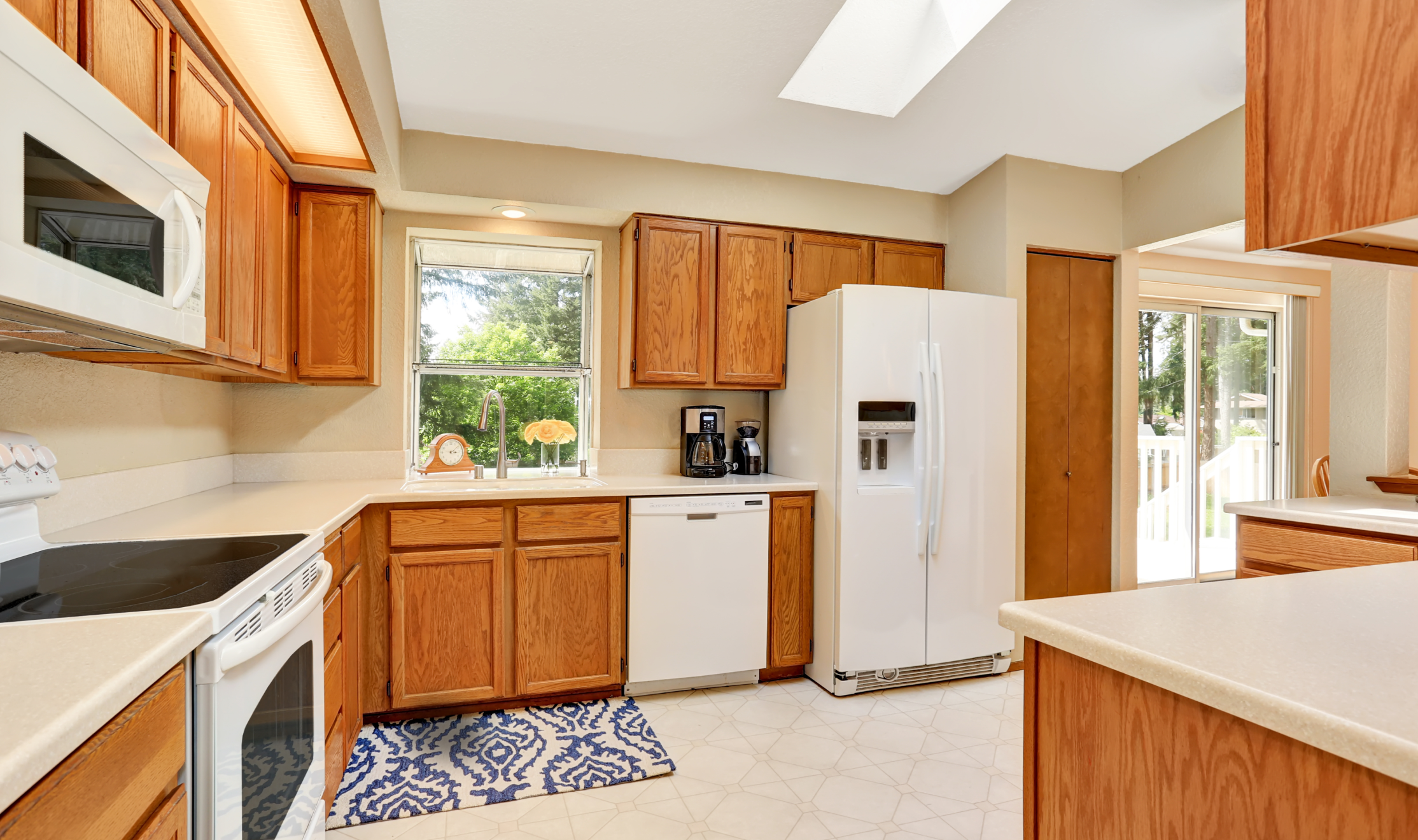 An unaltered image of a Kitchen uploaded by the user