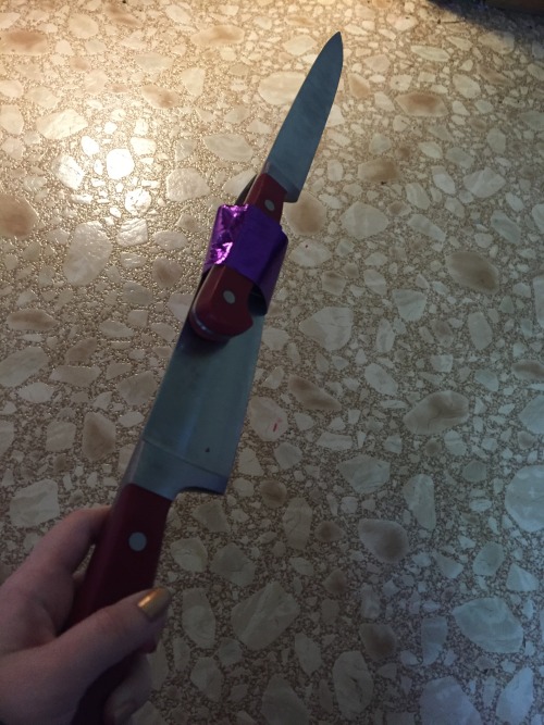 vulgarmaw:
“kingvaporwave:
“ pollutioner:
“ kingvaporwave:
“ you fuckers dont know about my knife knife
”
sword
”
blocked
”
Parried
”