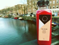 modesty:
“ The Glow 💫 Because I glow and Amsterdam glows 💖 #glow #thecoldpressedjuicery #amsterdam #sun #vegan #juice #strawberry #pineapple #beet #ginger #canal #grachten #glowing #springiscoming ☀️🍓🍍❤️
”