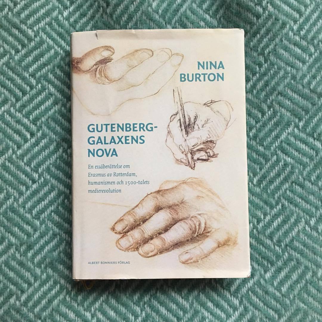 Varje år försöker jag läsa minst ett par av de böcker som vinner #augustpriset eftersom de ger en fingervisning om vad som betraktas som bra och utmanar mig att bli bättre. #ninaburton #gutenberggalaxensnova vann 2016 i fackboksklassen och är...