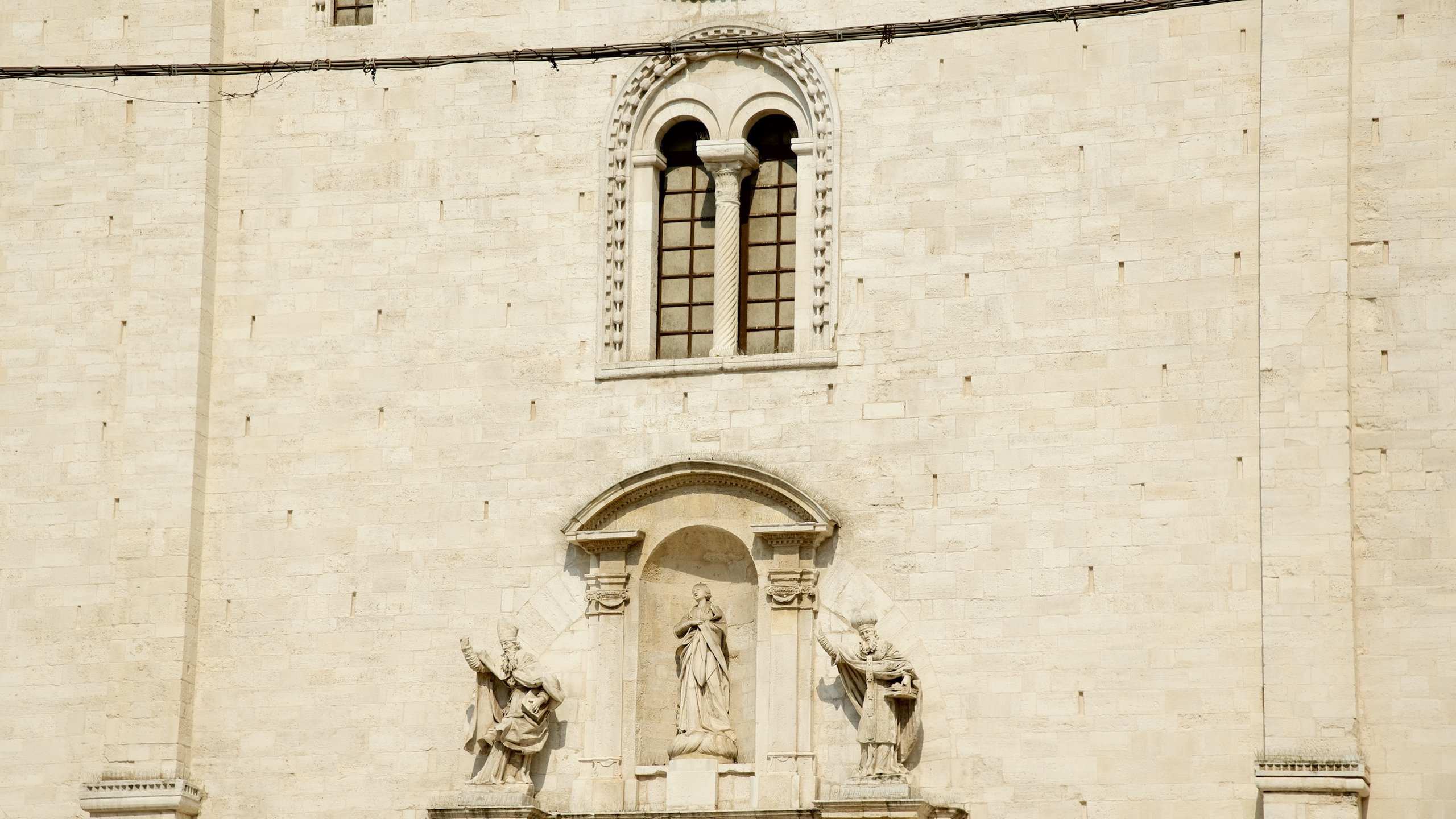 Cathédrale de Bari montrant patrimoine architectural