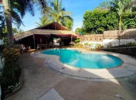 Lovely House in Tagaytay w Pool near Skyranch