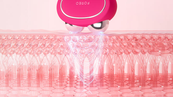 FOREO BEAR microcurrent device sending electrical current deep into the skin layers