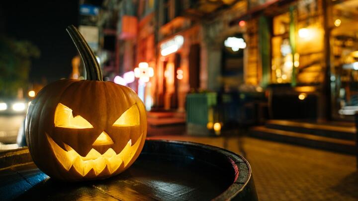 Jack'o'lantern on a barrel with a blurred background