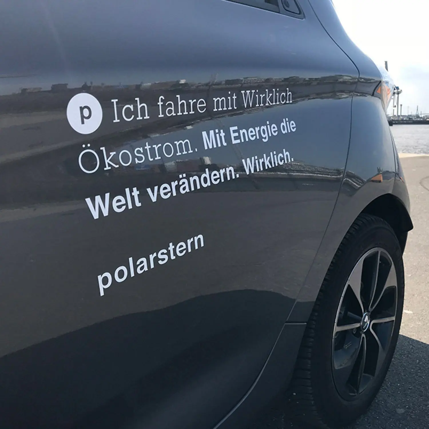 Polarstern-Aufkleber auf Elektroauto