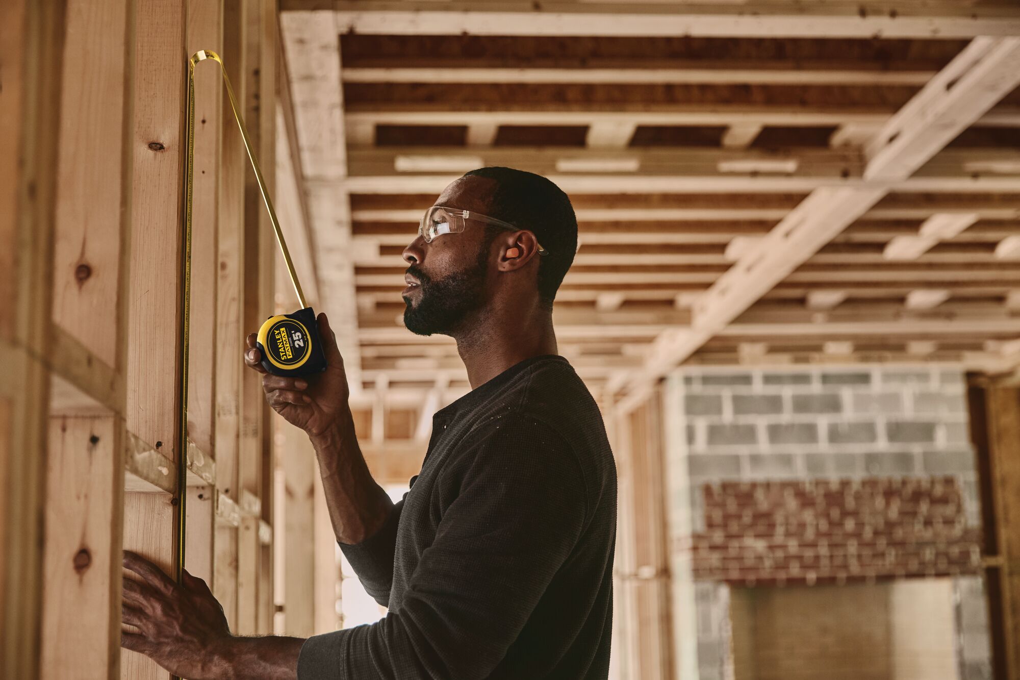 25 foot FATMAX classic tape measure being used by a person.