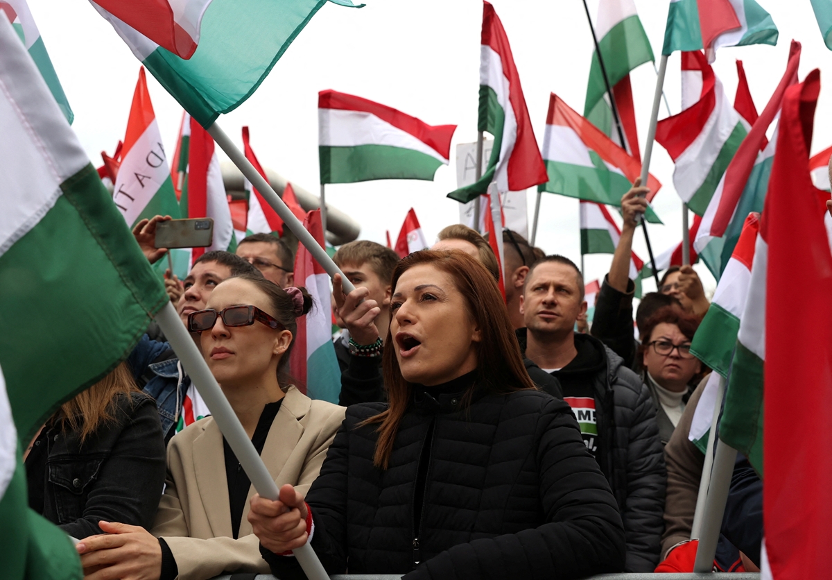 Хиляди протестираха в Унгария срещу проправителствената пропаганда (Снимки)