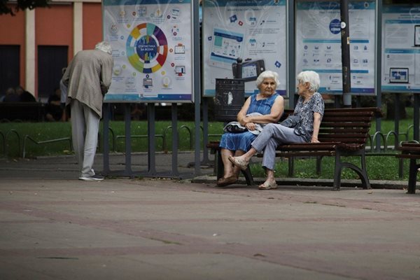 От днес, 8 юли, започва изплащането на пенсиите СНИМКА: ГЕОРГИ КЮРПАНОВ - ГЕНК