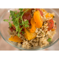 Tabule-de-Quinoa-com-Damasco-Pinholes-e-Ervas-CasasPedro