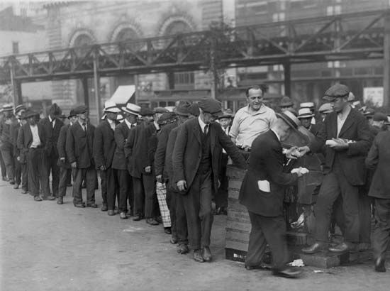 Great Depression: breadline