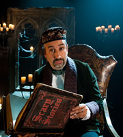 Horrible Histories. Vincenzo Larfoff (David Baddiel). Copyright: Lion Television / Citrus Television