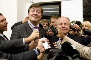 Absolute Power. Image shows from L to R: Charles Prentiss (Stephen Fry), Martin McCabe (John Bird). Copyright: BBC