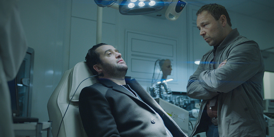 Code 404. Image shows from L to R: DI John Major (Daniel Mays), DI Roy Carver (Stephen Graham)