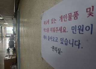 아파트 복도에 쌓여가는 개인 짐…신고포상제 부활될까 [데일리안이 간다 70]