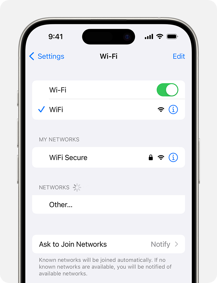 „iPhone“ įrenginys, kuriame rodomas „Wi-Fi“ ekranas. Šalia „Wi-Fi“ tinklo pavadinimo yra mėlyna varnelė.