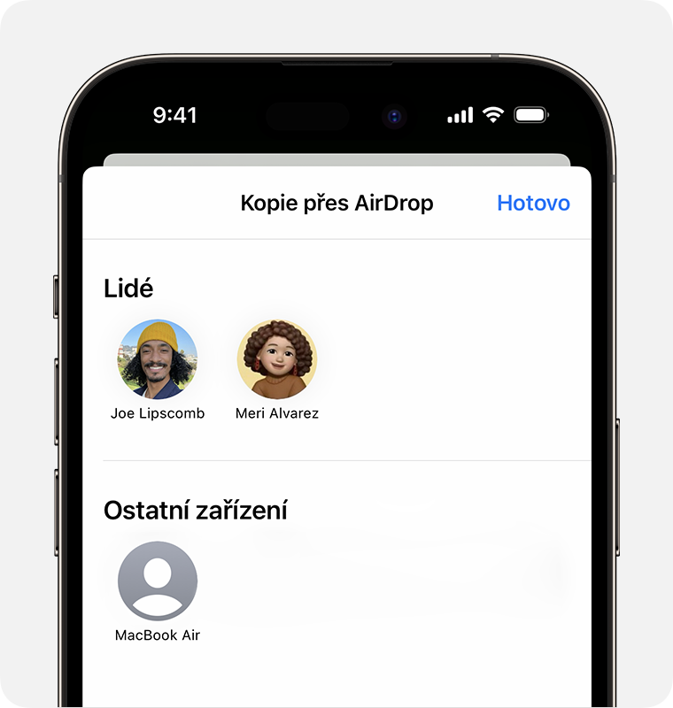 iPhone zobrazující obrazovku AirDropu Kopírovat s lidmi a zařízeními, které můžete vybrat.