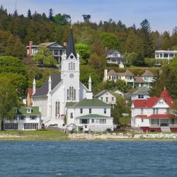 Mackinac Island 3 hotels with pools