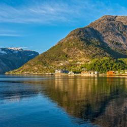 Eidfjord Hoteli s parkiralištem (18)