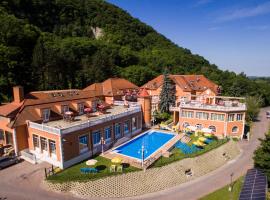 Hotel Bellevue Esztergom – hotel w mieście Ostrzyhom