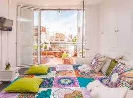 Unique studio Apartment with amazing terrace Sitges centre beach