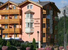 Hotel Garni La Roccia, hotel u gradu Andalo