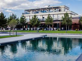 Riviera Zoloche Resort & Spa, отель рядом с аэропортом Международный аэропорт Борисполь - KBP в городе Vishenki