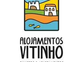 Alojamentos Vitinho - Vila Nova Milfontes – hotel z parkingiem 