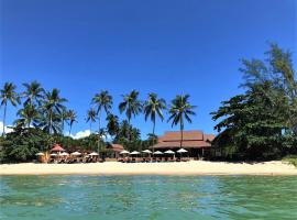 Kanok Buri Resort, hotel em Lipa Noi