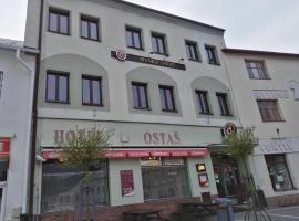 Hotel Ostaš Police nad Metují โรงแรมในโปลิเซ นาด เมตูยิ