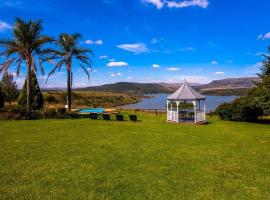 Blue Haze Country Lodge: Estcourt şehrinde bir otel