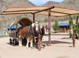 Grand Canyon Western Ranch, קוטג' בMeadview