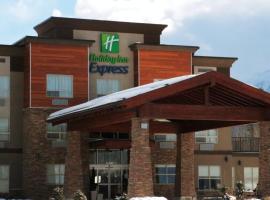 Holiday Inn Express Golden-Kicking Horse, an IHG Hotel, готель у Голдені