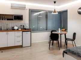 City center family relax apartment, hotel en Netanya