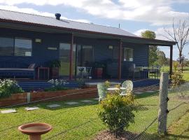 The Wattle Lodge, lodge in Glendon Brook