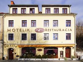 Hotelik & Restauracja Złota Kaczka โรงแรมในซกอร์เชเลซ