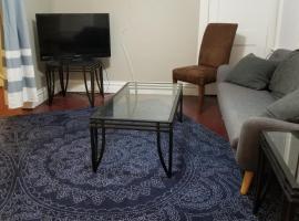 E Michigan Walk Up Furnished 1 Bedroom APT, hotel in Lansing