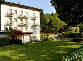 Hotel Lilla', hotel u gradu Terlago