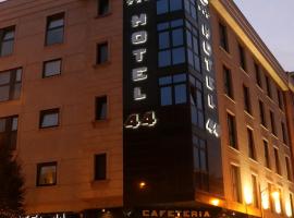 Hotel 44, hotel i Gijón