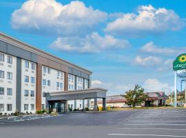 La Quinta Inn by Wyndham St. Louis Hazelwood - Airport North, hotel near Lambert - St. Louis International Airport - STL, Hazelwood