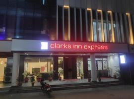 Clarks Inn Express, Jammu, hotell sihtkohas Jammu lennujaama Jammu (Satwari) lennujaam - IXJ lähedal