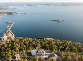 Gasthaus Vanha-Merivartioasema, hotel u gradu 'Kotka'