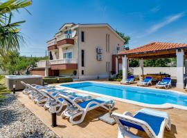 Villa Suker - Jacuzzi, Pool, Sauna, hotel u gradu Kaštela